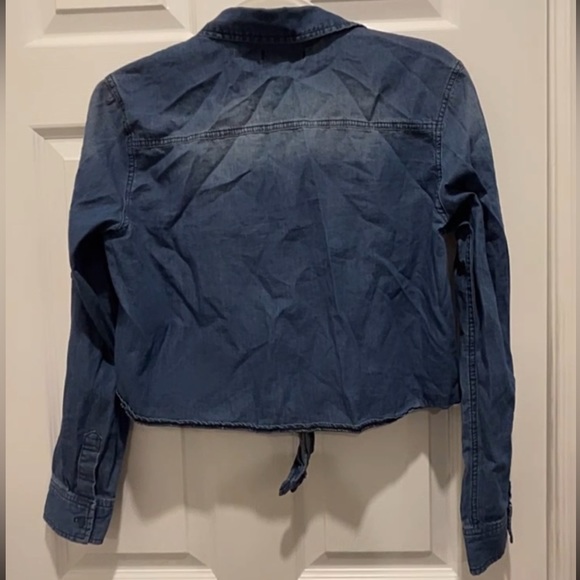 🛍️6/$25! Cropped “denim” wrap top - Picture 7 of 7